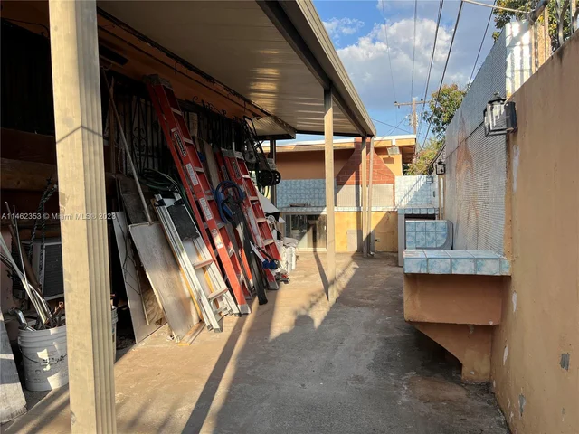 4360 SW 1st St, Miami FL 33134