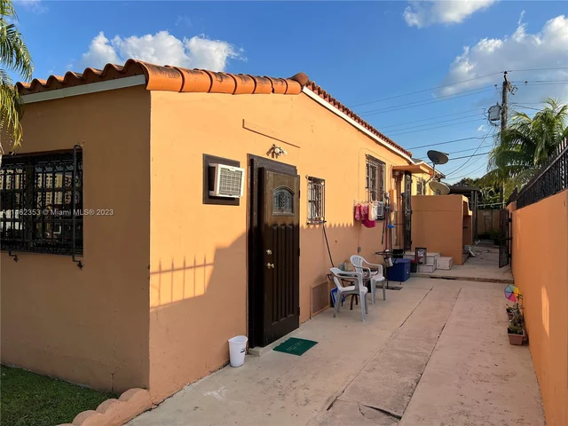 4360 SW 1st St, Miami FL 33134