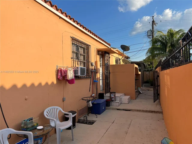 4360 SW 1st St, Miami FL 33134