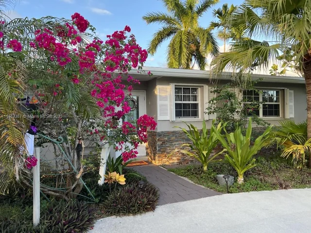 809 SE 14th Dr, Deerfield Beach FL 33441