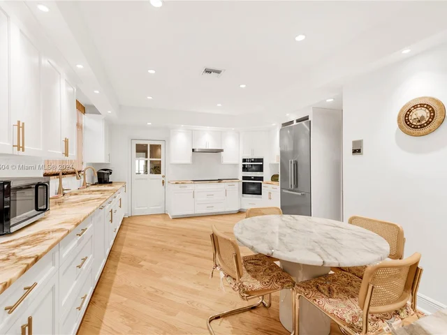 5060 N Bay Rd, Miami Beach FL 33140