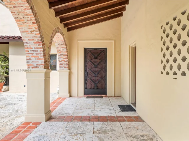 5060 N Bay Rd, Miami Beach FL 33140