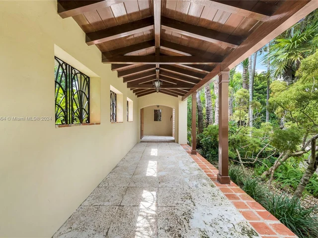 5060 N Bay Rd, Miami Beach FL 33140