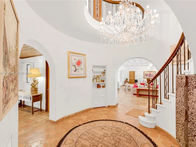 5060 N Bay Rd, Miami Beach FL 33140