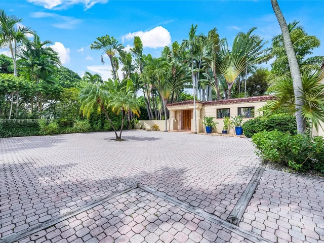 5060 N Bay Rd, Miami Beach FL 33140