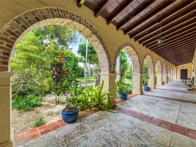 5060 N Bay Rd, Miami Beach FL 33140