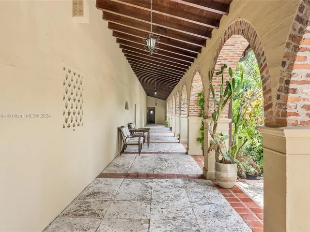 5060 N Bay Rd, Miami Beach FL 33140