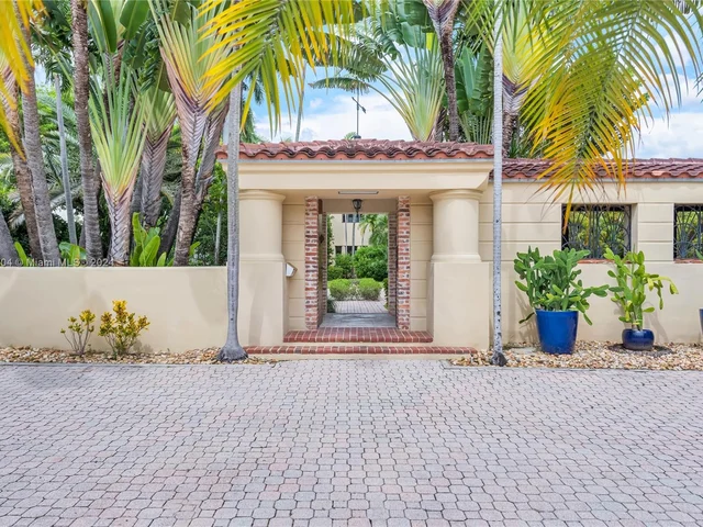 5060 N Bay Rd, Miami Beach FL 33140