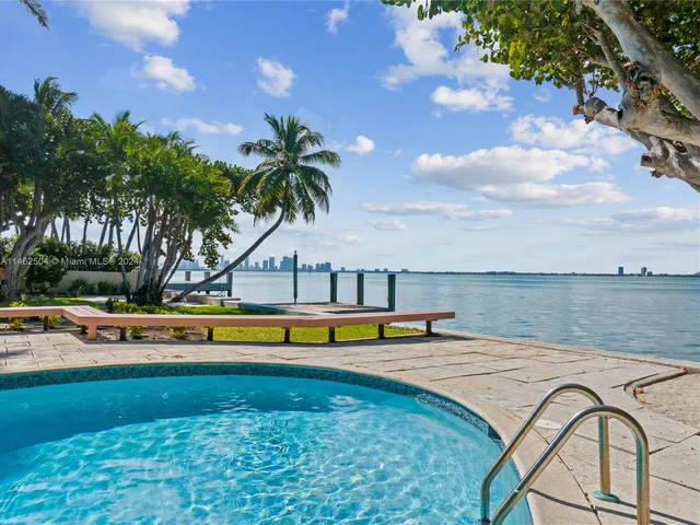 5060 N Bay Rd, Miami Beach FL 33140