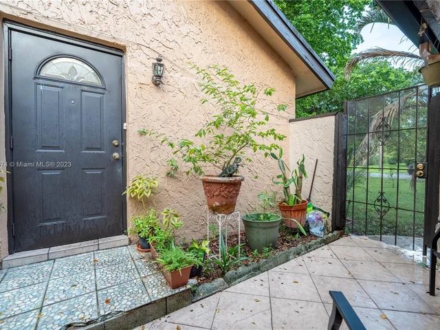 11201 NW 24th St, Plantation FL 33323