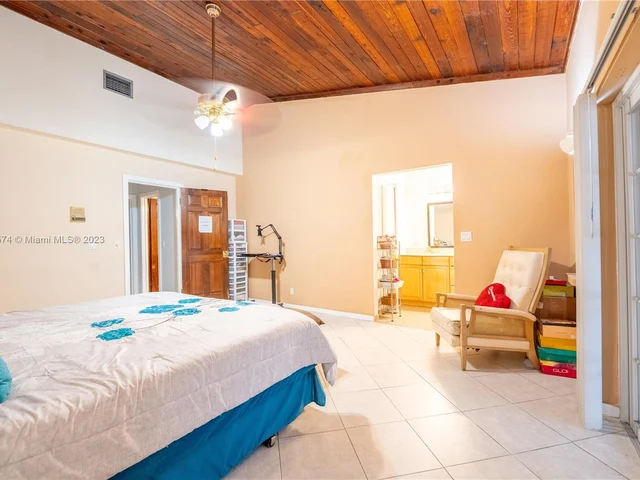 11201 NW 24th St, Plantation FL 33323