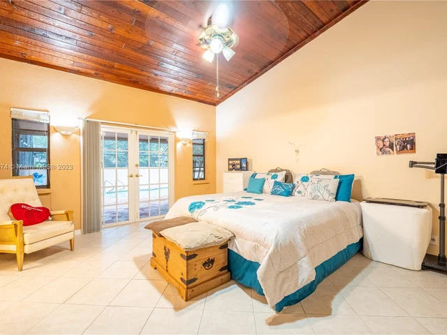 11201 NW 24th St, Plantation FL 33323