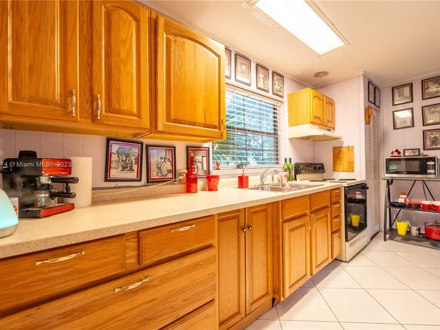 11201 NW 24th St, Plantation FL 33323