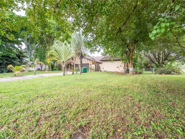 11201 NW 24th St, Plantation FL 33323