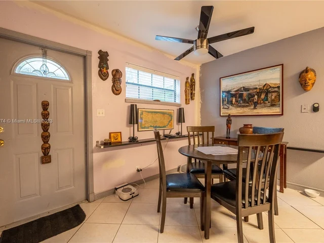 11201 NW 24th St, Plantation FL 33323