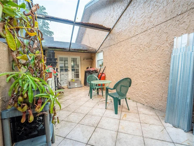 11201 NW 24th St, Plantation FL 33323