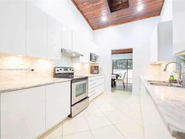 11201 NW 24th St, Plantation FL 33323