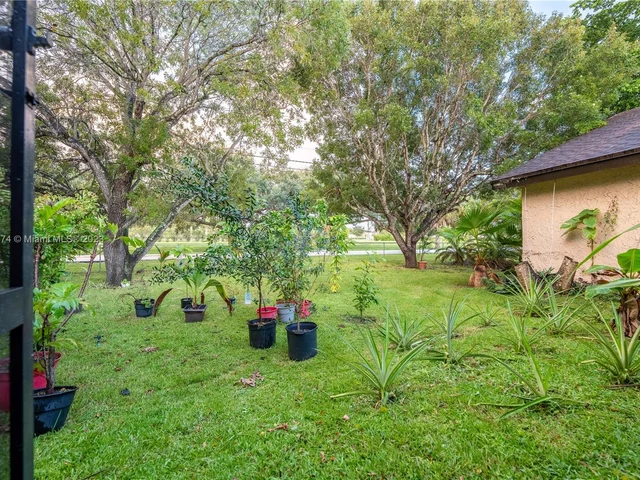 11201 NW 24th St, Plantation FL 33323