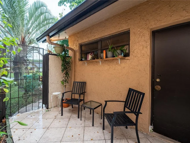 11201 NW 24th St, Plantation FL 33323