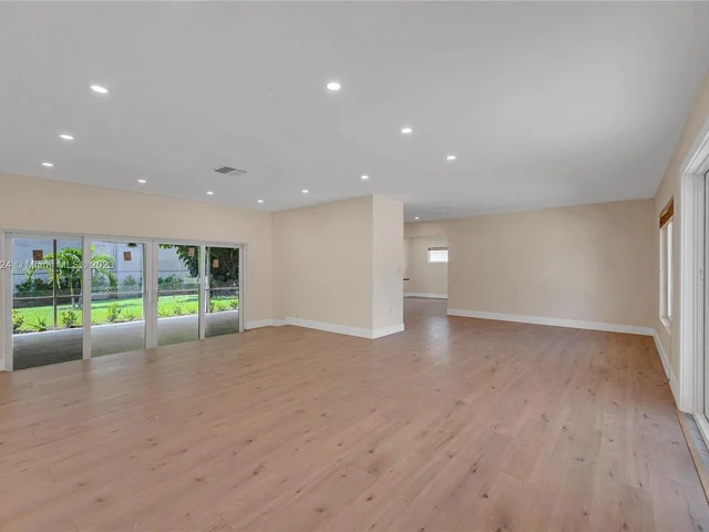 21060 NE 18th Ct, Miami FL 33179