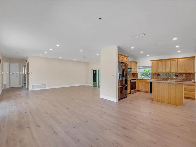 21060 NE 18th Ct, Miami FL 33179