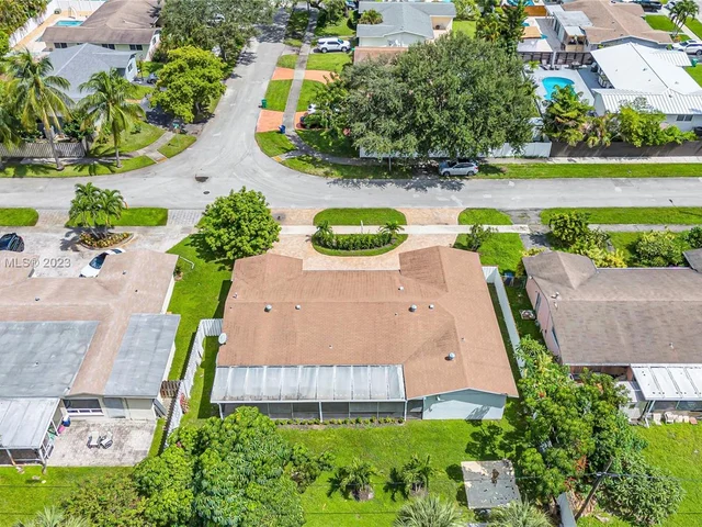21060 NE 18th Ct, Miami FL 33179
