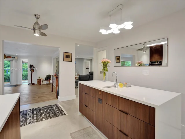 3460 NE 17th Way, Oakland Park FL 33334