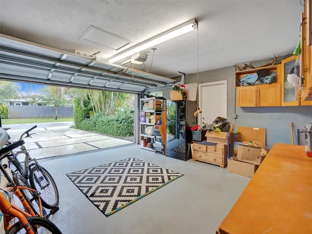 3460 NE 17th Way, Oakland Park FL 33334