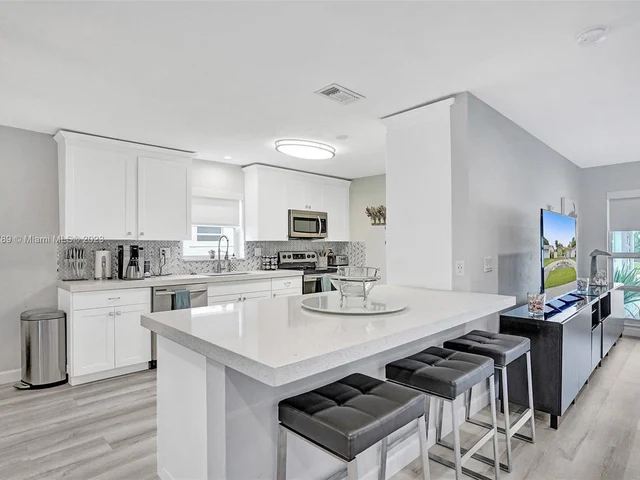 1248 Taylor St, Hollywood FL 33019