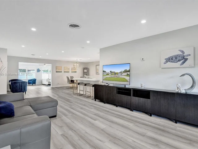 1248 Taylor St, Hollywood FL 33019