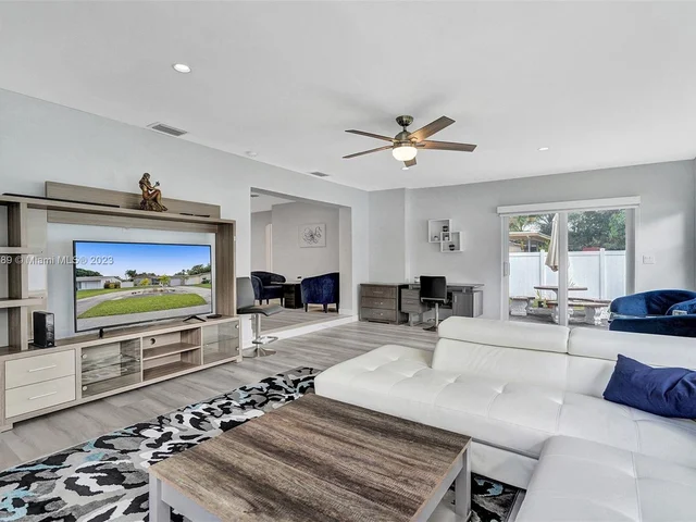 1248 Taylor St, Hollywood FL 33019