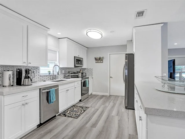 1248 Taylor St, Hollywood FL 33019