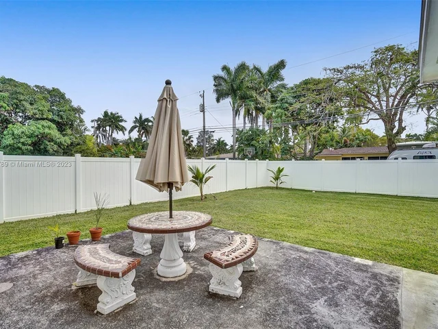 1248 Taylor St, Hollywood FL 33019