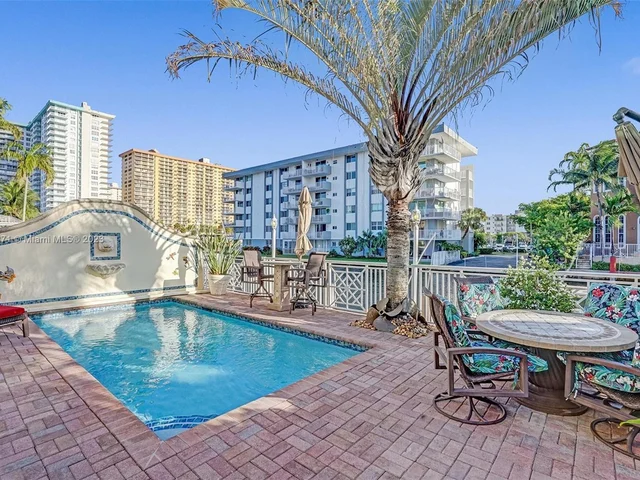 3942 NE 171st St # 4A, North Miami Beach FL 33160