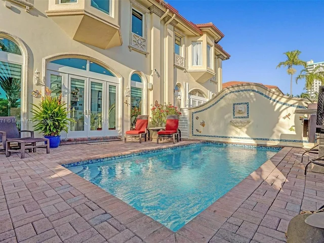 3942 NE 171st St # 4A, North Miami Beach FL 33160