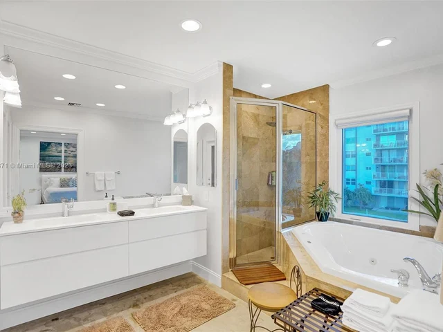 3942 NE 171st St # 4A, North Miami Beach FL 33160