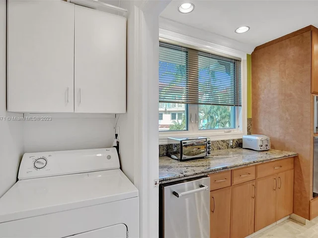 3942 NE 171st St # 4A, North Miami Beach FL 33160