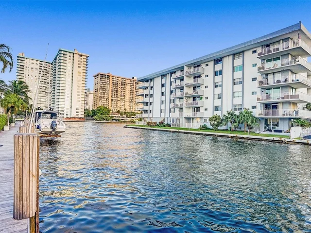 3942 NE 171st St # 4A, North Miami Beach FL 33160