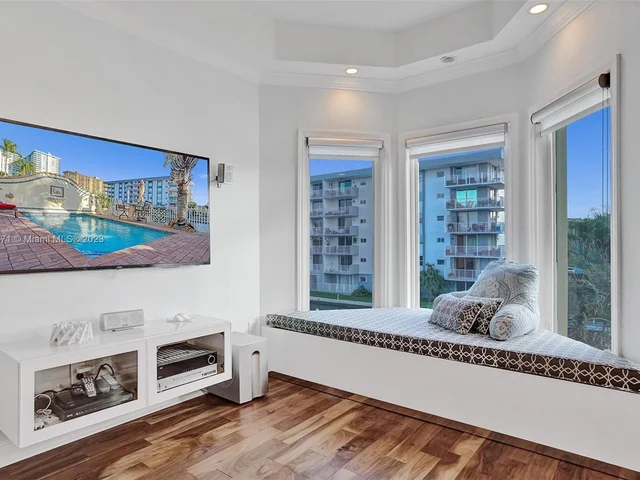 3942 NE 171st St # 4A, North Miami Beach FL 33160