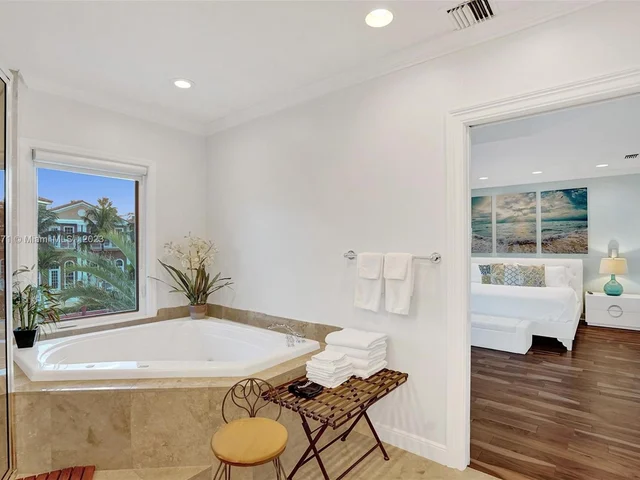 3942 NE 171st St # 4A, North Miami Beach FL 33160