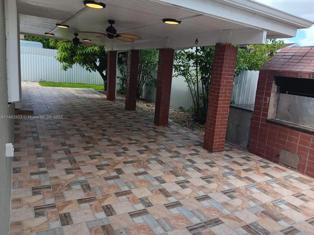 15101 SW 71st St, Miami FL 33193