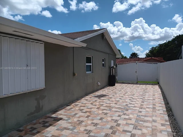 15101 SW 71st St, Miami FL 33193