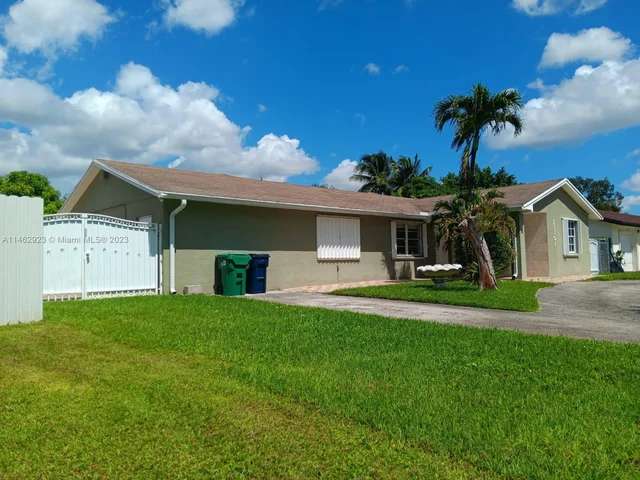 15101 SW 71st St, Miami FL 33193