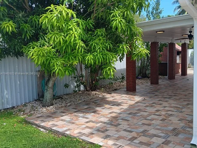 15101 SW 71st St, Miami FL 33193