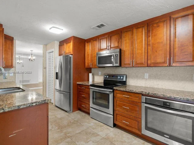 15101 SW 71st St, Miami FL 33193