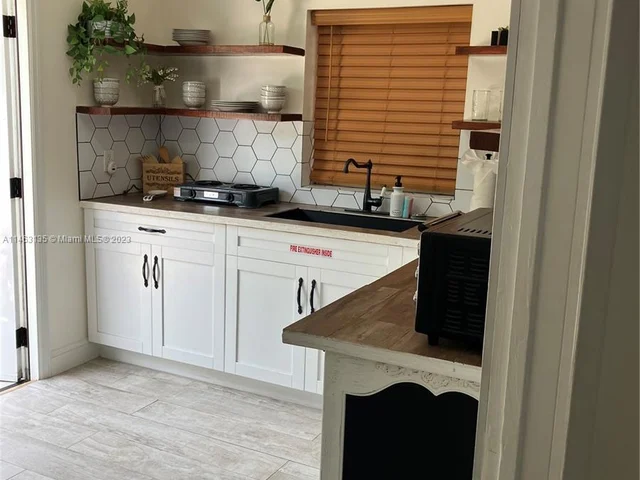 6300 Flagler St, Hollywood FL 33023