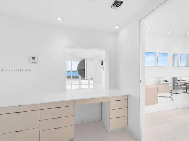 1643 Brickell Ave # 3902, Miami FL 33129