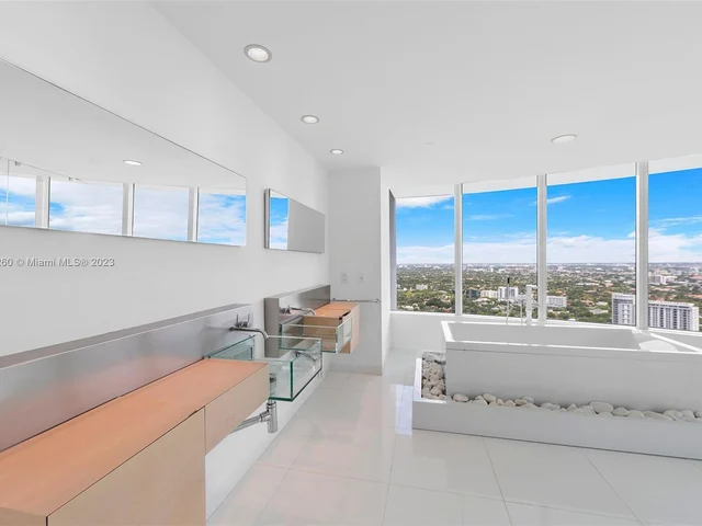 1643 Brickell Ave # 3902, Miami FL 33129