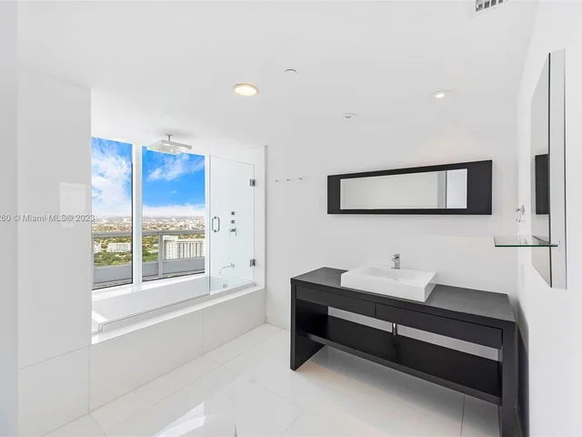 1643 Brickell Ave # 3902, Miami FL 33129