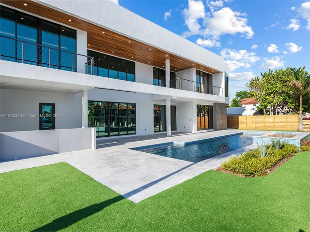 2840 NE 27th St, Fort Lauderdale FL 33306